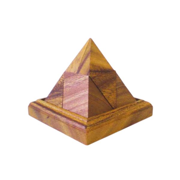 Pyramidin muotoinen pulmapeli